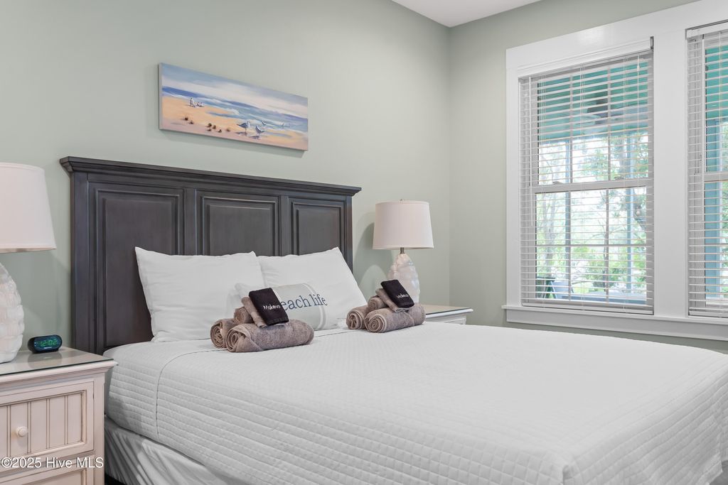 Image 22 of property listing at 320 Governor Safford Lane, Emerald Isle, NC 28594