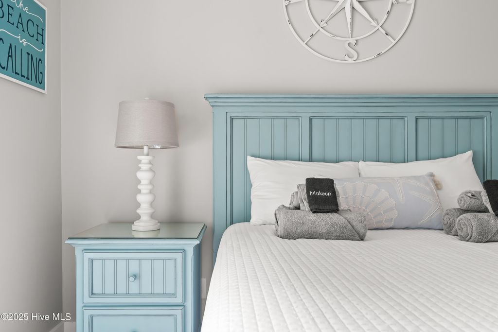 Image 26 of property listing at 320 Governor Safford Lane, Emerald Isle, NC 28594