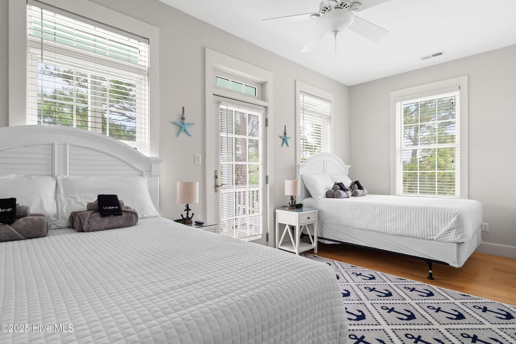 Image 34 of property listing at 320 Governor Safford Lane, Emerald Isle, NC 28594