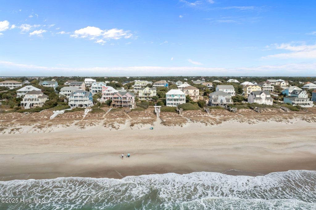 Image 75 of property listing at 320 Governor Safford Lane, Emerald Isle, NC 28594