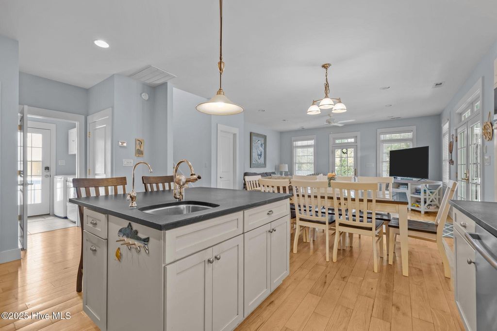 Image 9 of property listing at 320 Governor Safford Lane, Emerald Isle, NC 28594