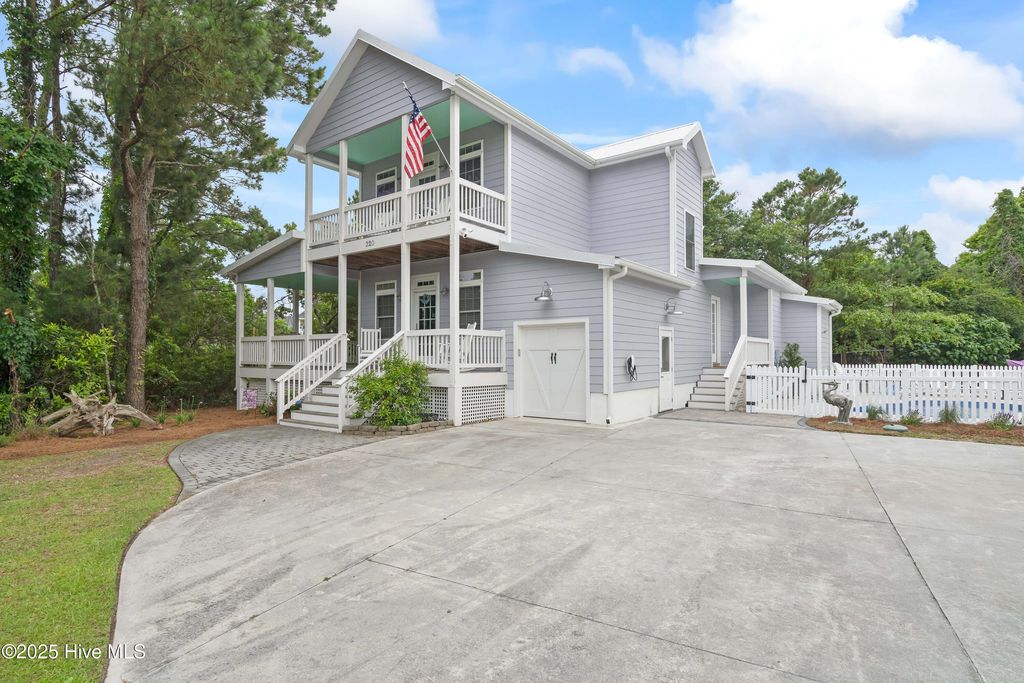 Image 90 of property listing at 320 Governor Safford Lane, Emerald Isle, NC 28594