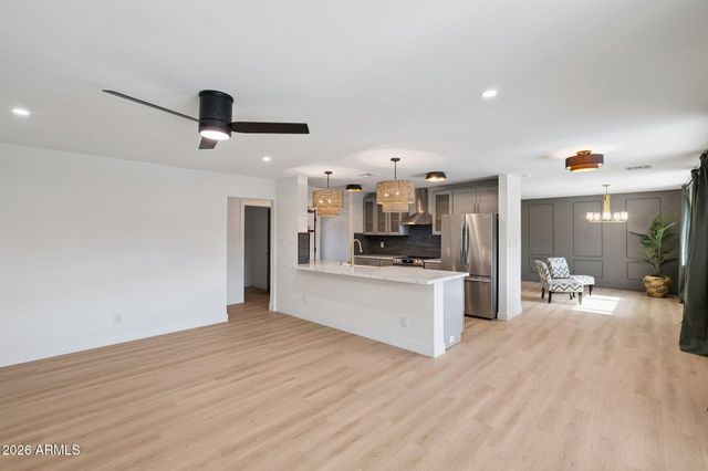 735 E MANHATTON Drive, Tempe, AZ 85282