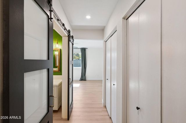 735 E MANHATTON Drive, Tempe, AZ 85282