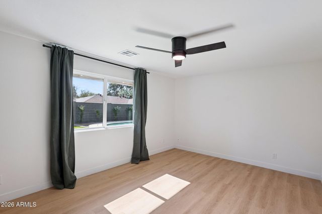 735 E MANHATTON Drive, Tempe, AZ 85282