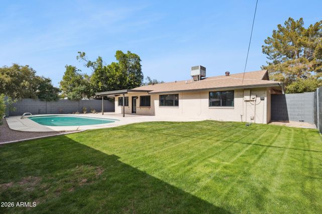 735 E MANHATTON Drive, Tempe, AZ 85282