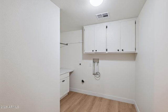 735 E MANHATTON Drive, Tempe, AZ 85282