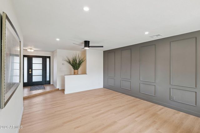 735 E MANHATTON Drive, Tempe, AZ 85282