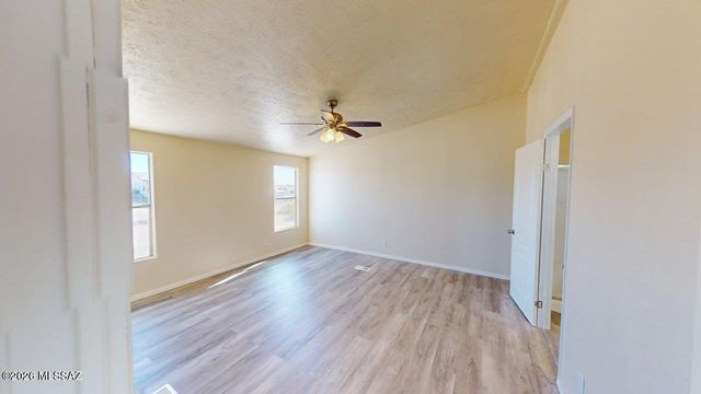 9484 S Tewa Trail, Vail, AZ 85641