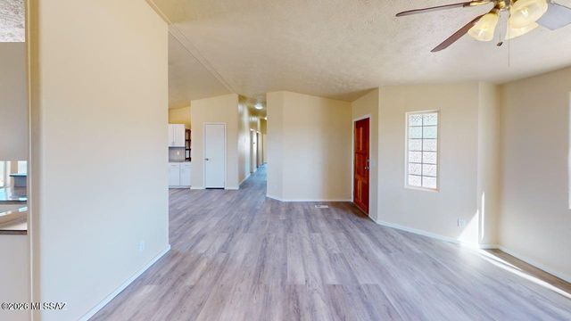 9484 S Tewa Trail, Vail, AZ 85641