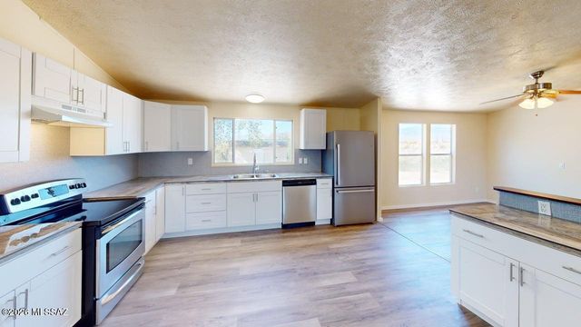 9484 S Tewa Trail, Vail, AZ 85641