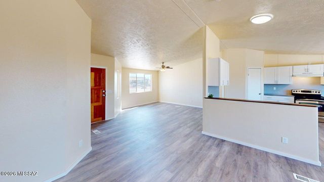 9484 S Tewa Trail, Vail, AZ 85641