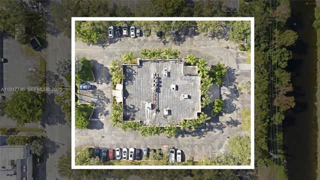 8527 Pines Blvd, Pembroke Pines, FL 33024