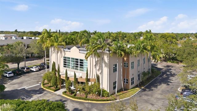 8527 Pines Blvd, Pembroke Pines, FL 33024
