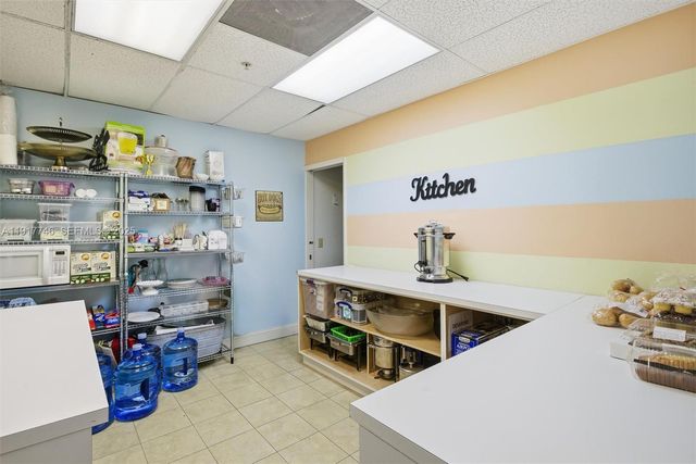 8527 Pines Blvd, Pembroke Pines, FL 33024