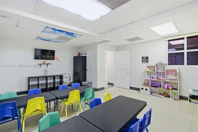 8527 Pines Blvd, Pembroke Pines, FL 33024