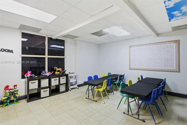 8527 Pines Blvd, Pembroke Pines, FL 33024