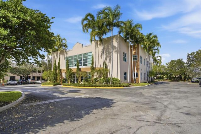 8527 Pines Blvd, Pembroke Pines, FL 33024