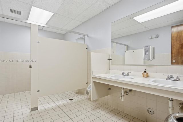 8527 Pines Blvd, Pembroke Pines, FL 33024