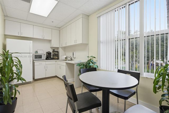 8527 Pines Blvd, Pembroke Pines, FL 33024