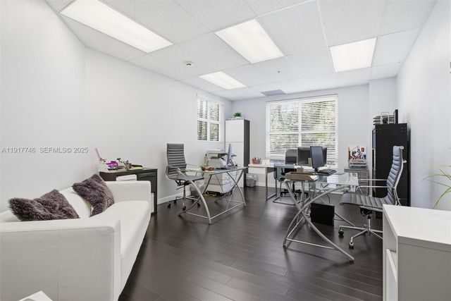 8527 Pines Blvd, Pembroke Pines, FL 33024