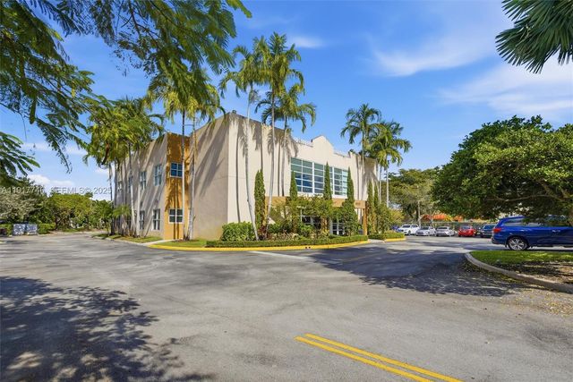 8527 Pines Blvd, Pembroke Pines, FL 33024