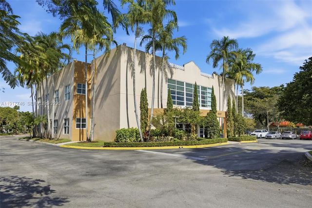 8527 Pines Blvd, Pembroke Pines, FL 33024