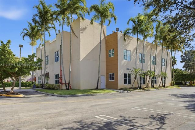 8527 Pines Blvd, Pembroke Pines, FL 33024