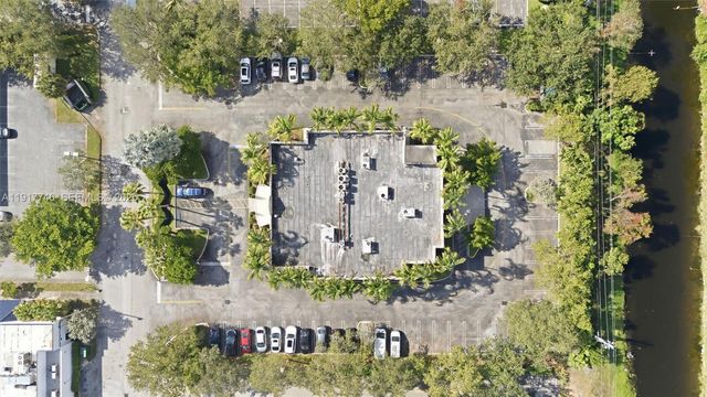 8527 Pines Blvd, Pembroke Pines, FL 33024