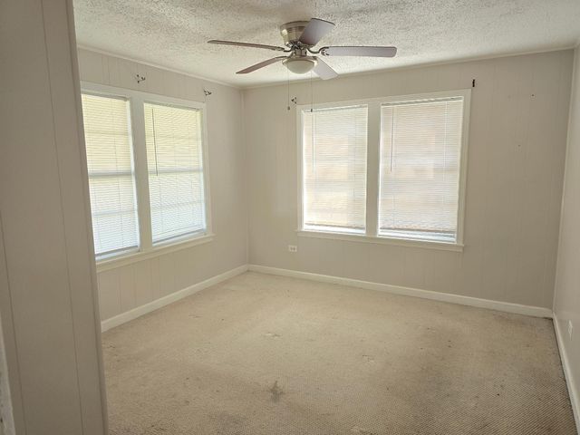 305 N 5th ST, Thorndale, TX 76577