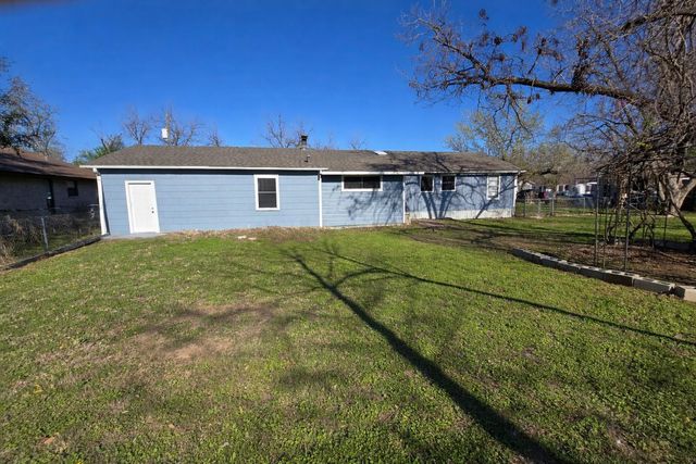 305 N 5th ST, Thorndale, TX 76577