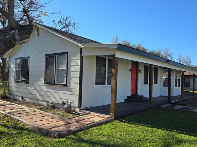 305 N 5th ST, Thorndale, TX 76577
