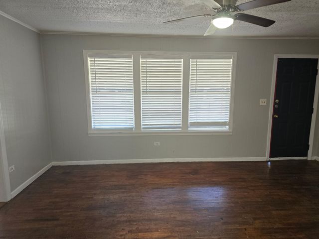 305 N 5th ST, Thorndale, TX 76577