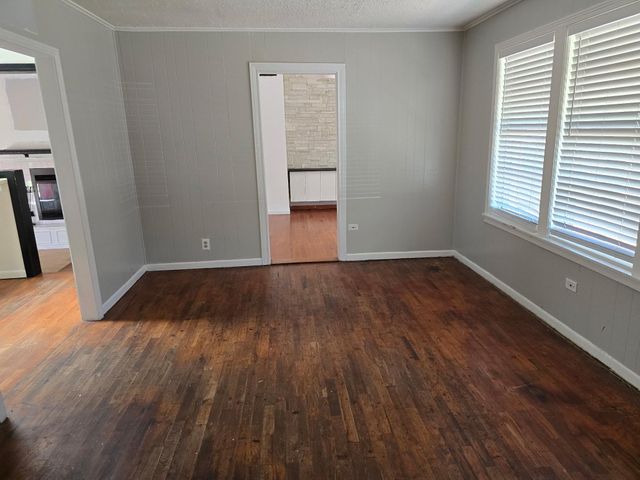 305 N 5th ST, Thorndale, TX 76577