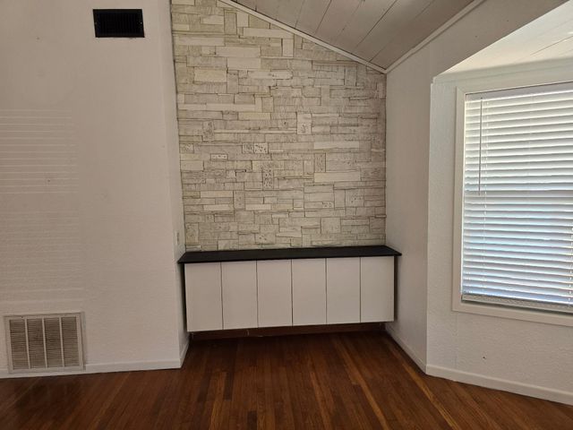 305 N 5th ST, Thorndale, TX 76577