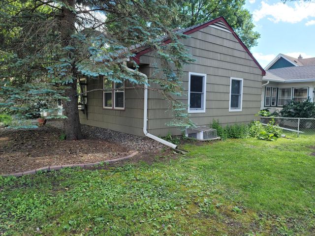 317 Snelling Avenue S, Saint Paul, MN 55105