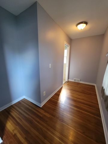 317 Snelling Avenue S, Saint Paul, MN 55105
