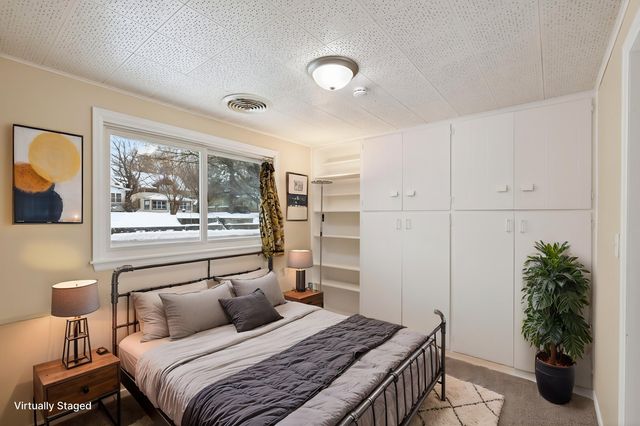 317 Snelling Avenue S, Saint Paul, MN 55105