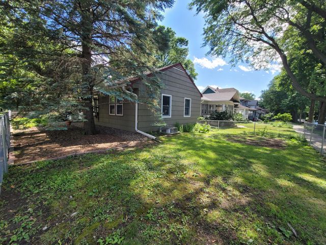 317 Snelling Avenue S, Saint Paul, MN 55105