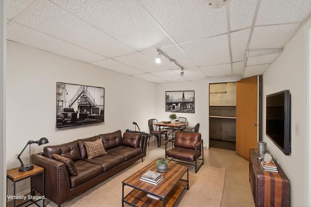 317 Snelling Avenue S, Saint Paul, MN 55105