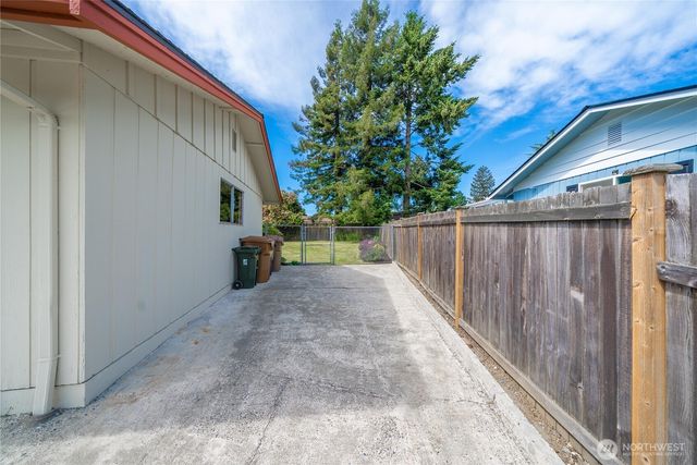 4933 30th Street NE, Tacoma, WA 98422