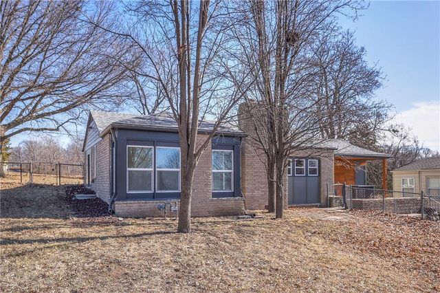 107 S Claremont Avenue, Independence, MO 64054