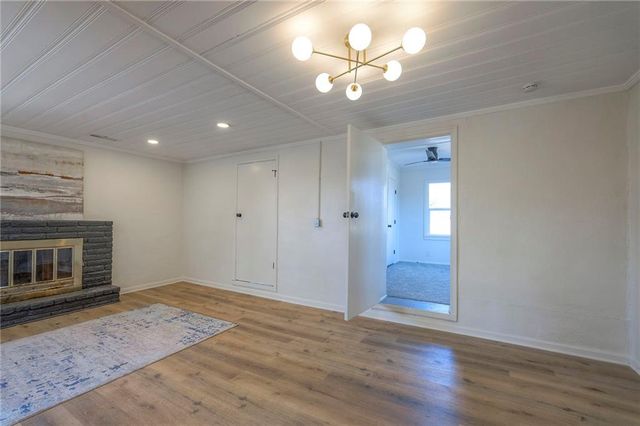 107 S Claremont Avenue, Independence, MO 64054