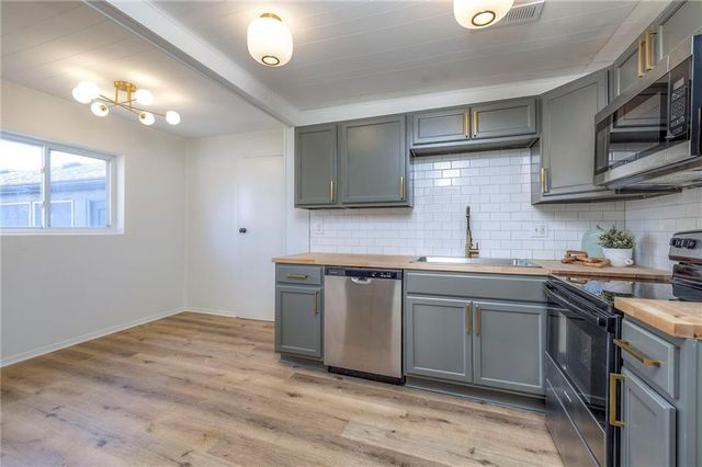 107 S Claremont Avenue, Independence, MO 64054