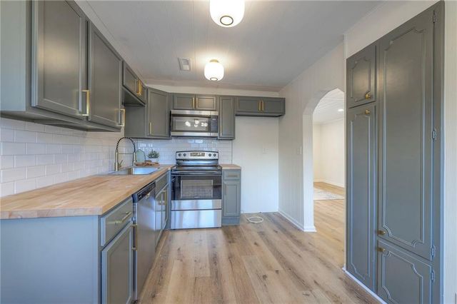 107 S Claremont Avenue, Independence, MO 64054