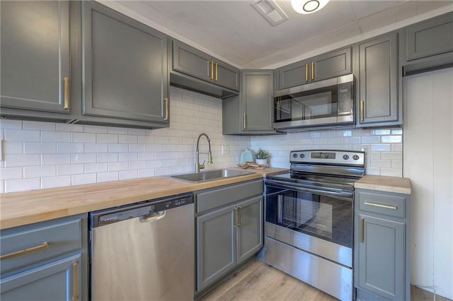 107 S Claremont Avenue, Independence, MO 64054