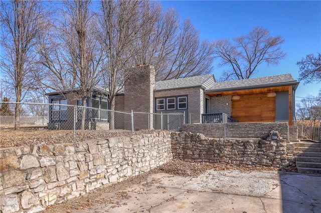 107 S Claremont Avenue, Independence, MO 64054