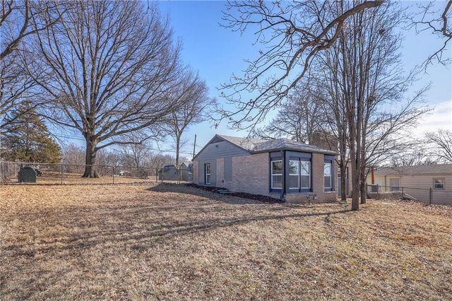 107 S Claremont Avenue, Independence, MO 64054