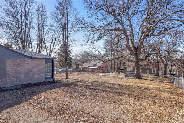 107 S Claremont Avenue, Independence, MO 64054