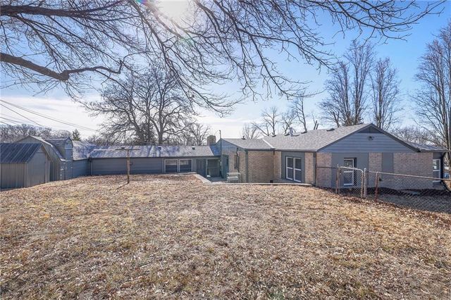 107 S Claremont Avenue, Independence, MO 64054